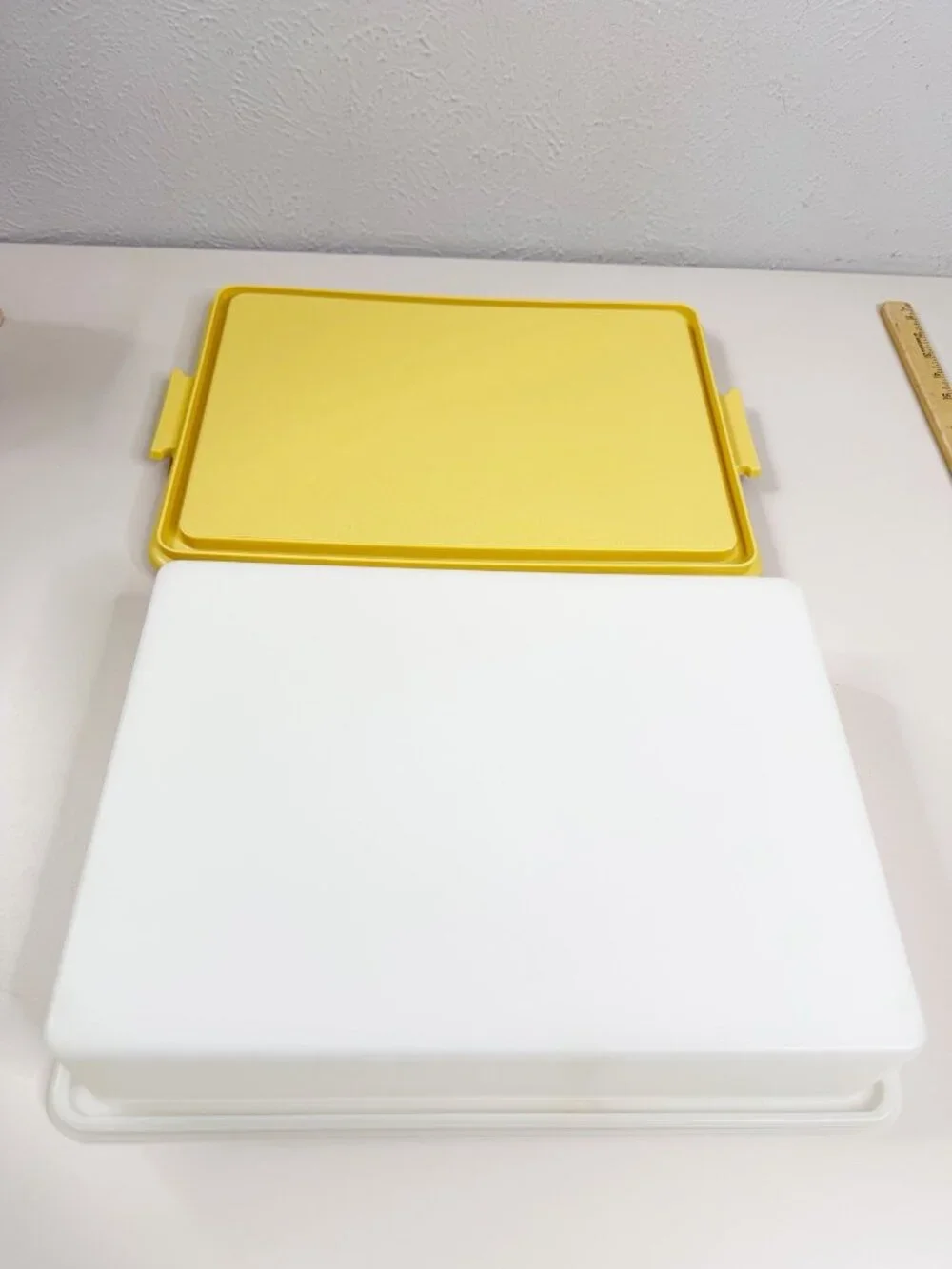Tupperware Rectangular Fresh Fancy Cake Taker Carrier #622-623 Harvest Gold EUC